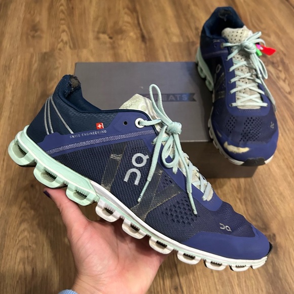 ON CLOUD cloudflow running athletic training shoes sneakers women’s 9 - Picture 1 of 7